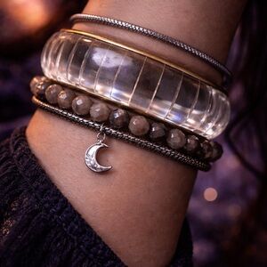 ❄️Vintage Light Ice Blue Lucite Bangle — Chunky Barrel Bracelet (80s/90s Y2K)✨